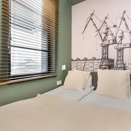 Stylish Doki With Air Conditioning & Parking In By Renters Apartamento